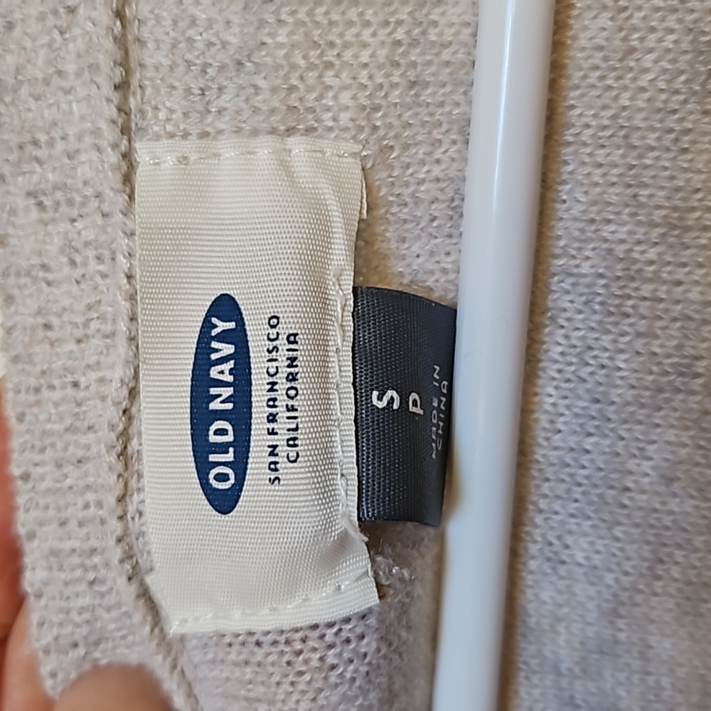 Old Navy Lightweight Knit Tunic Sweater in Oatmeal, Short Sleeve - Picture 5 of 6